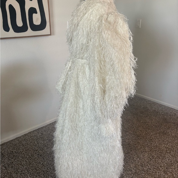 Sai Sankoh Enola Shaggy Faux Feathers White Coat - Picture 2 of 8